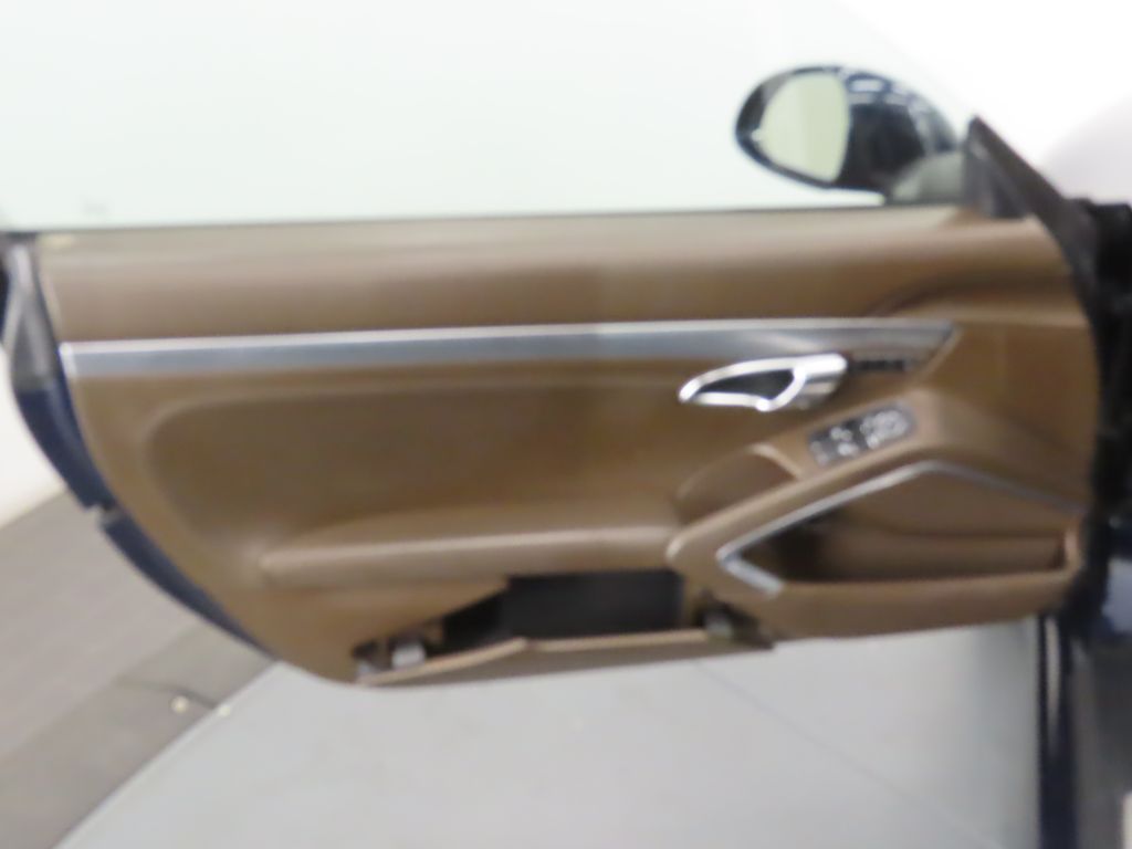 Thumbnail: 2017 Porsche 911 - 32