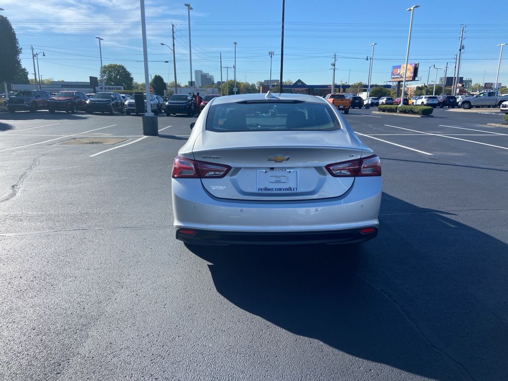 Thumbnail: 2019 Chevrolet Malibu - 4