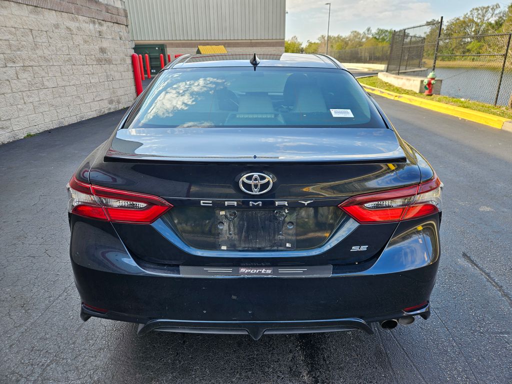 2021 Toyota Camry SE 4