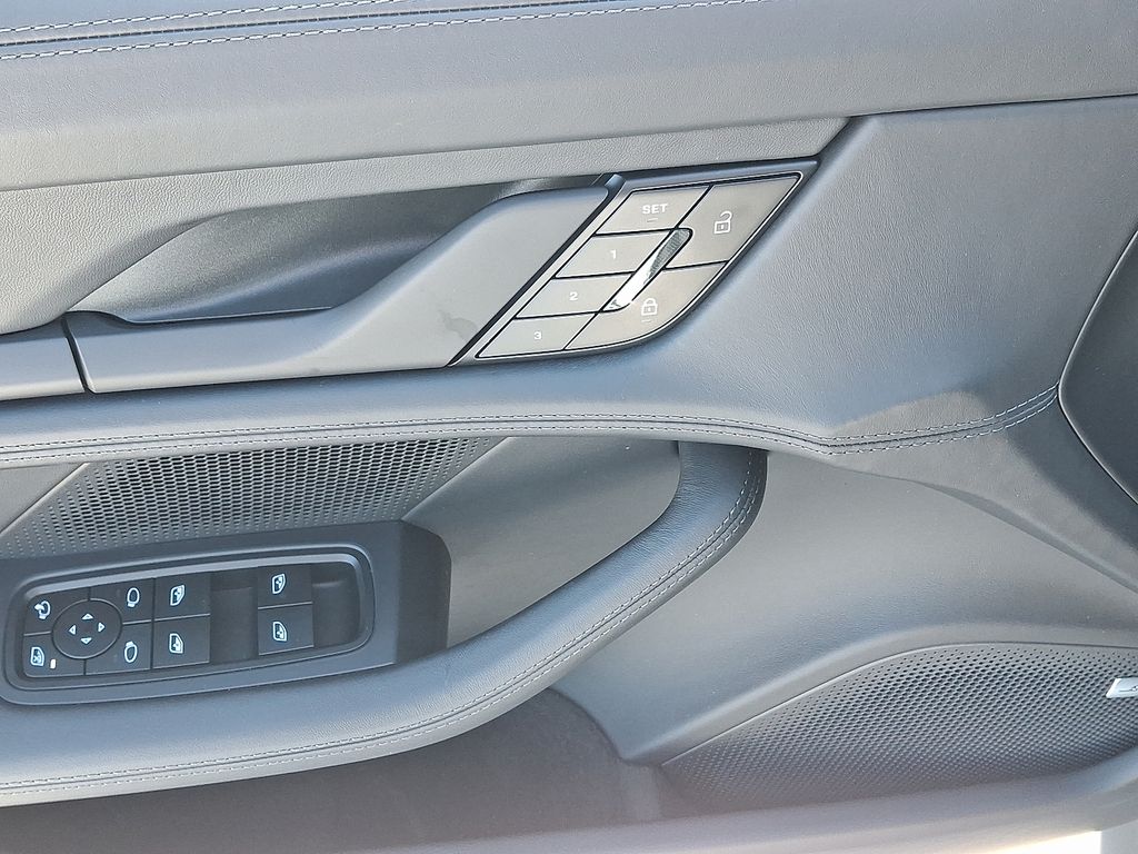 Thumbnail: 2026 Porsche Taycan - 16