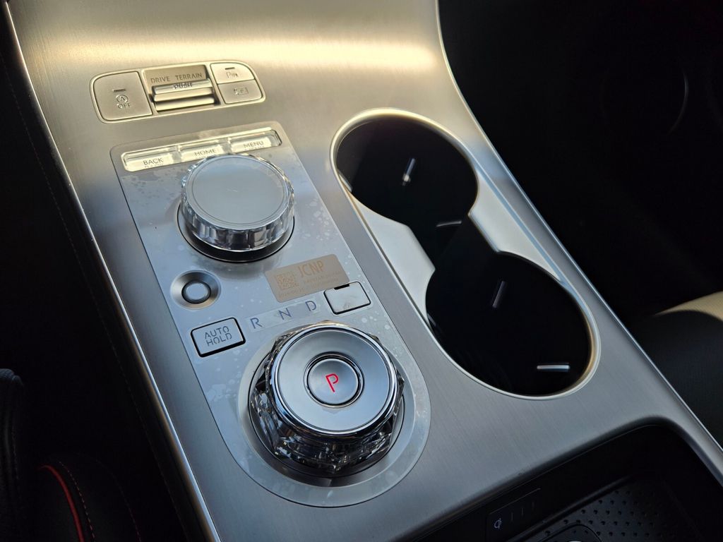 2027 Genesis Gv70