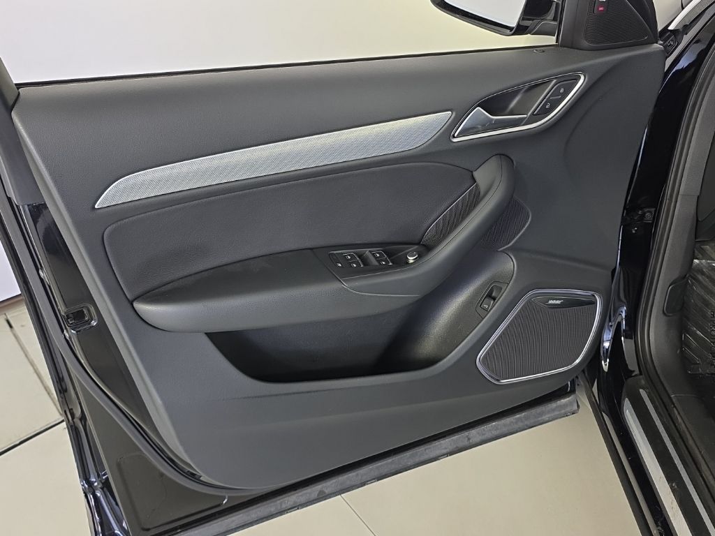 Thumbnail: 2018 Audi Q3 - 11