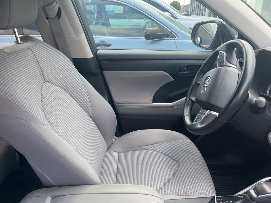Thumbnail: 2023 Toyota Highlander - 4