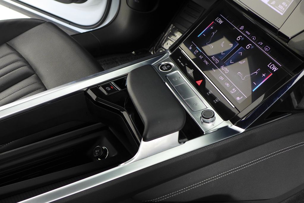 Thumbnail: 2024 Audi Q8 e-tron - 15