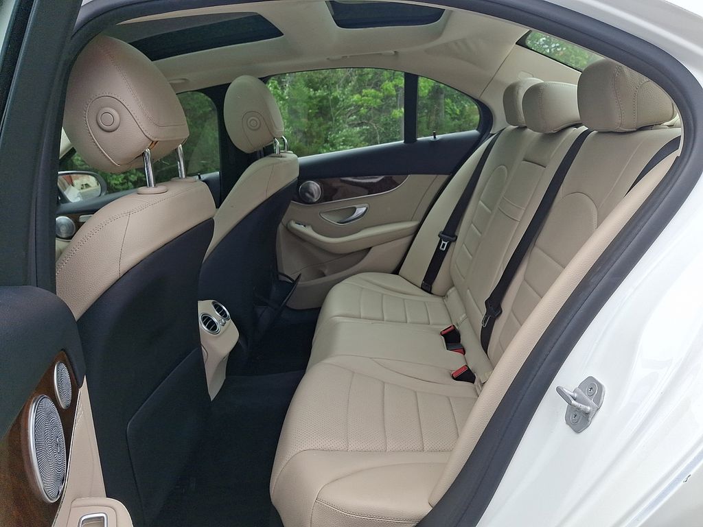 Thumbnail: 2015 Mercedes-Benz C-Class - 10