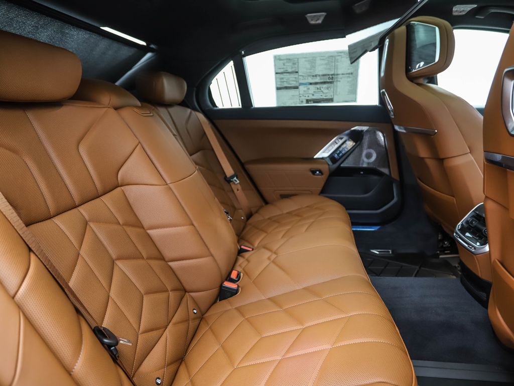 Thumbnail: 2026 BMW 7 Series - 26