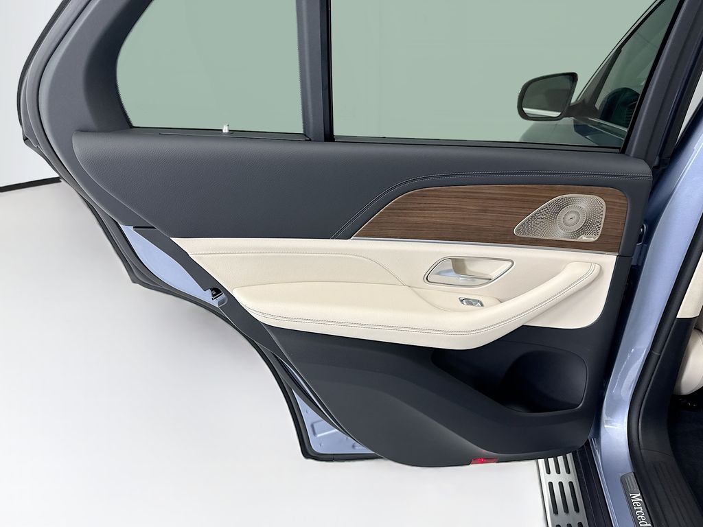Thumbnail: 2026 Mercedes-Benz GLE - 26