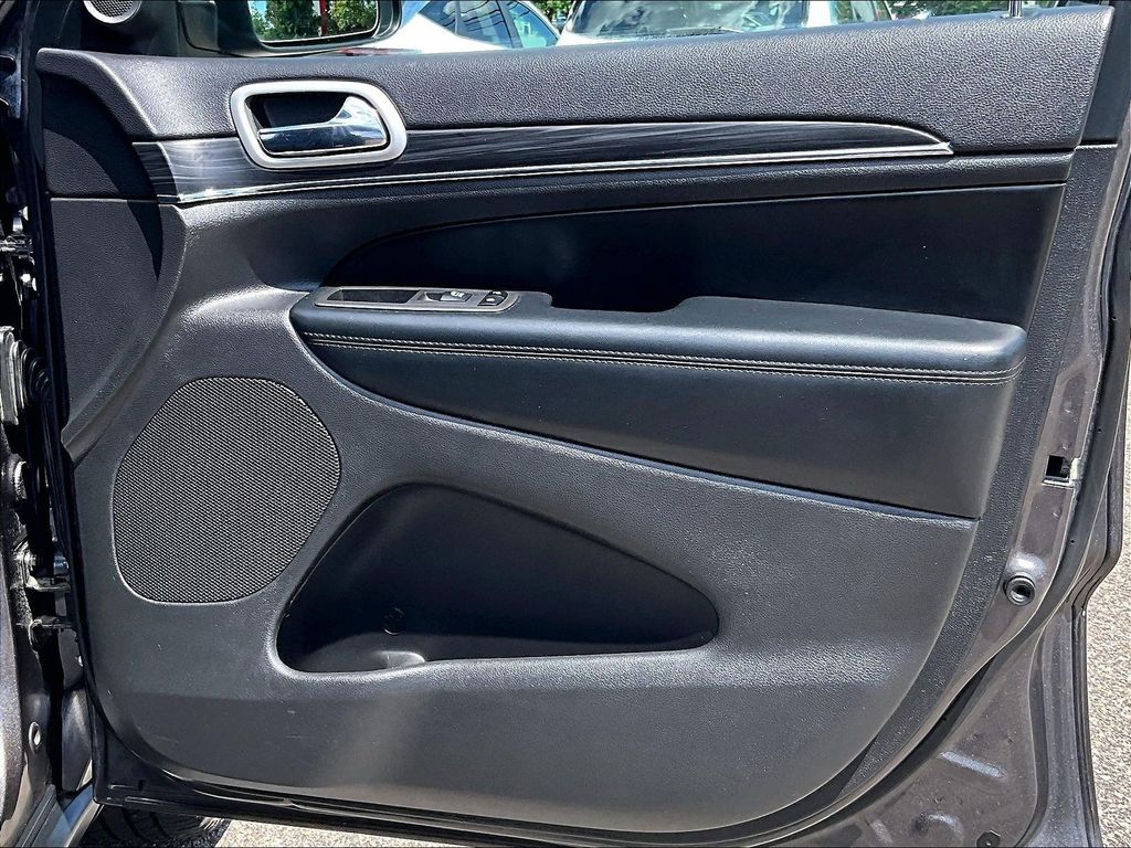 2021 Jeep Grand Cherokee — photo 12