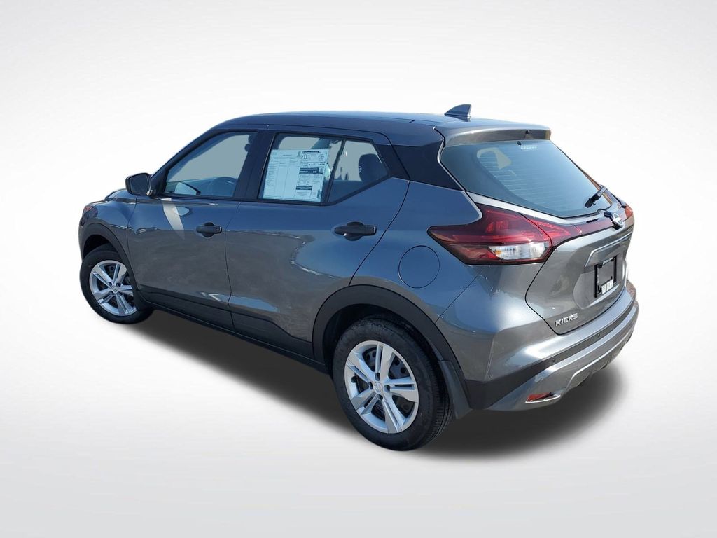 2025 Nissan Kicks Play S photo 2