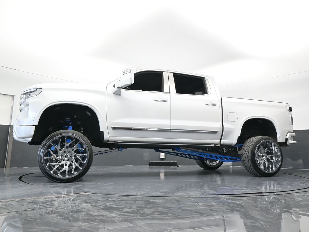 Used 2022 Iridescent Pearl Tricoat Chevrolet High Country image 77