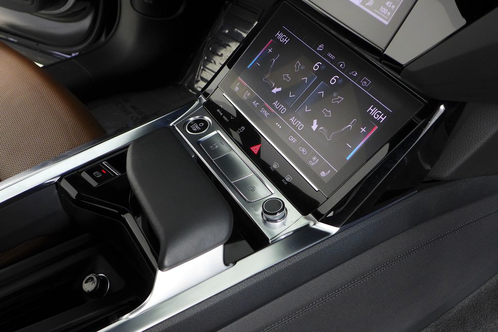 Thumbnail: 2024 Audi Q8 e-tron - 15