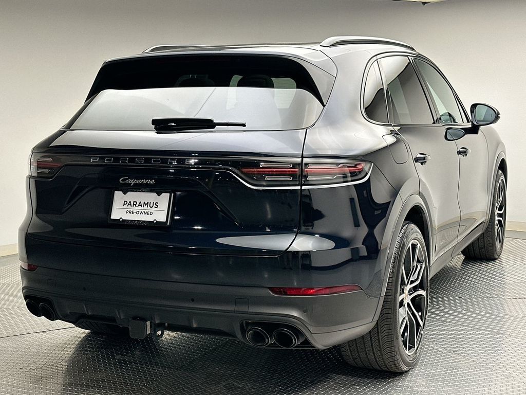 2022 Porsche Cayenne Base 3
