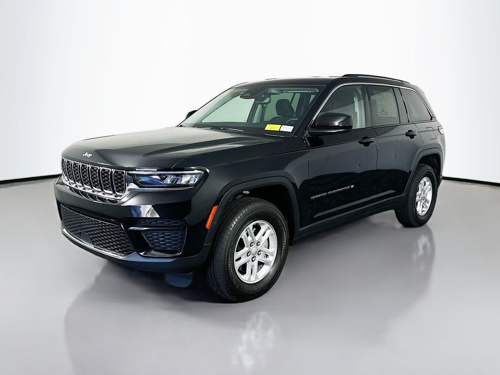 Used 2023 Black Jeep Laredo image 3