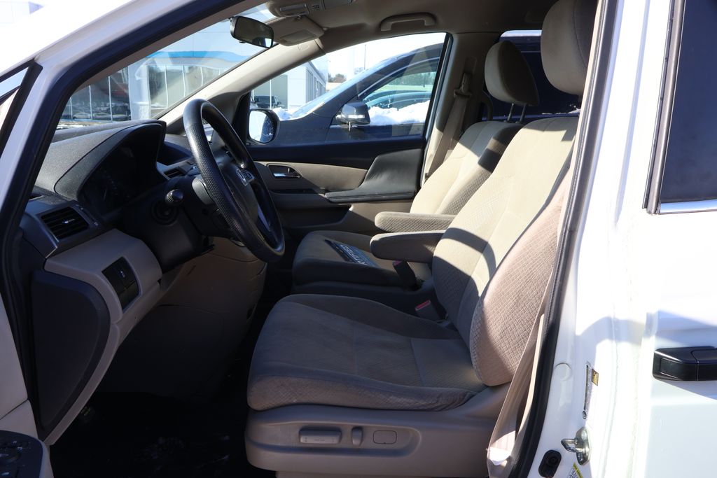 Thumbnail: 2016 Honda Odyssey - 10