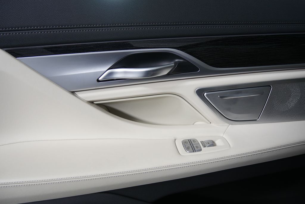 Thumbnail: 2022 BMW 7 Series - 14