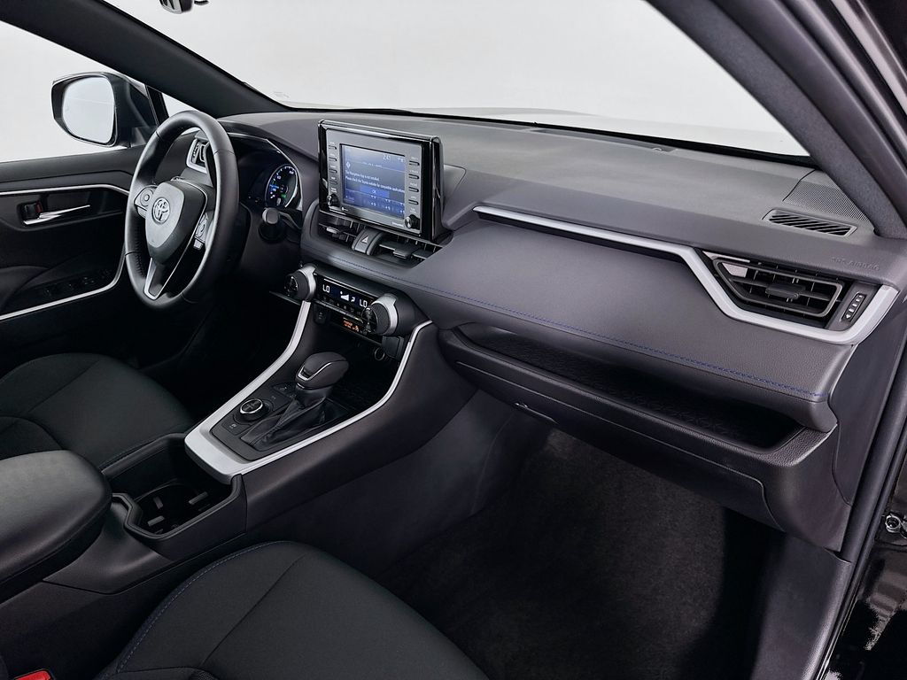 2022 Toyota RAV4 SE 28