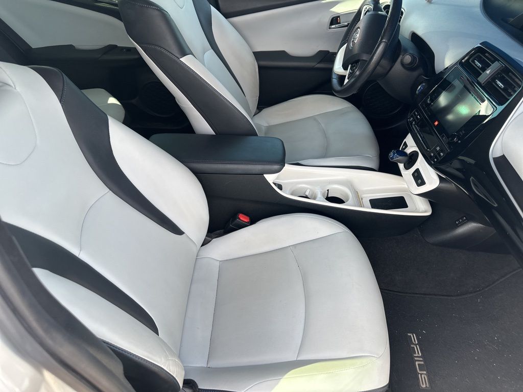Thumbnail: 2017 Toyota Prius - 6