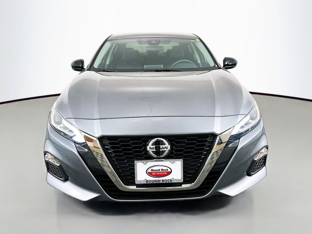 2022 Nissan Altima SR 8