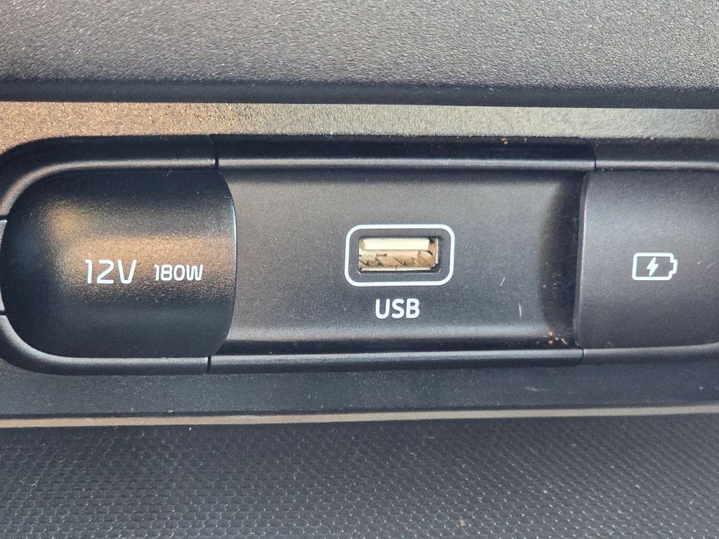 Used 2024 White Kia LXS image 22