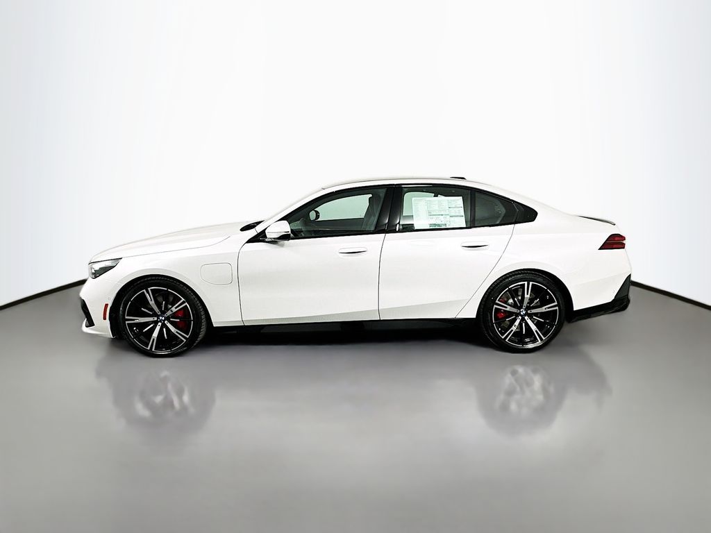 Thumbnail: 2026 BMW 5 Series - 8