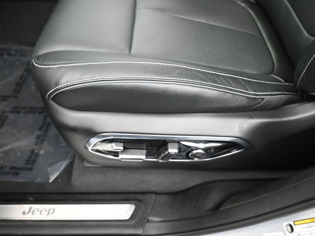 Used 2024 Silver Zynith Jeep Overland image 16