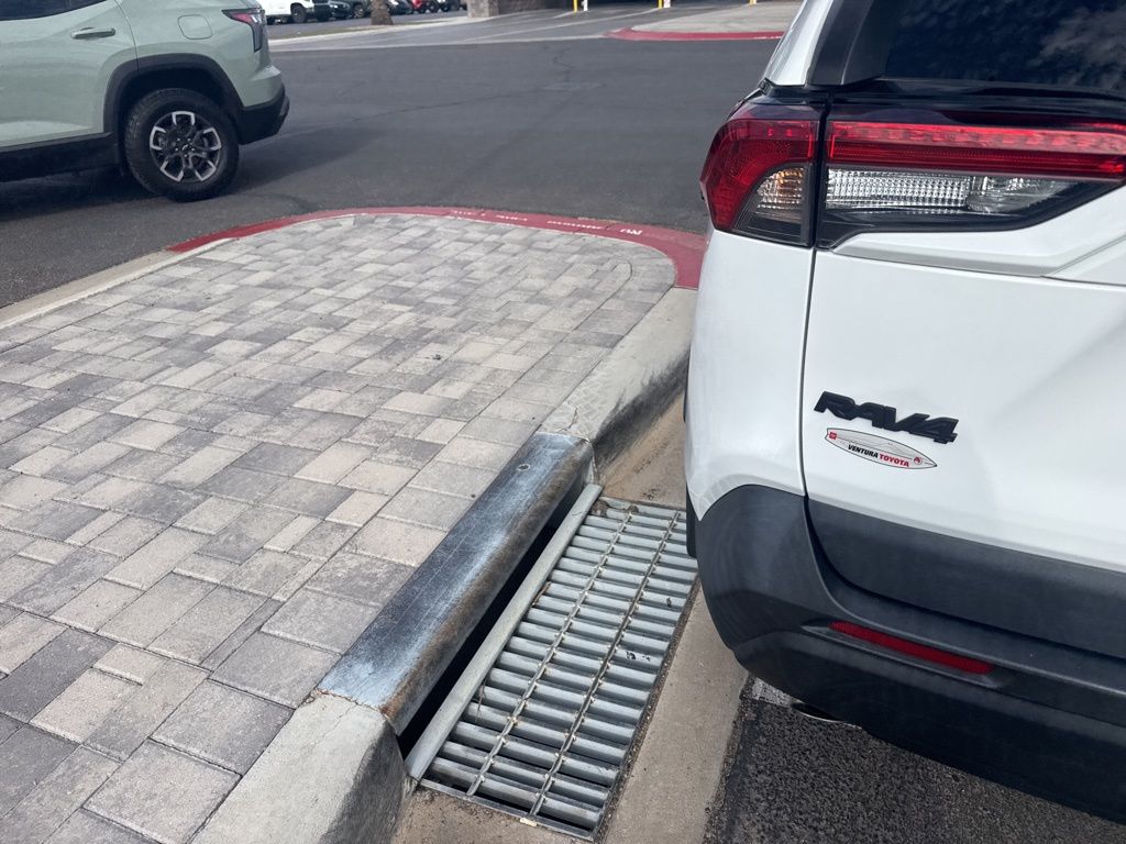 Thumbnail: 2021 Toyota RAV4 - 5