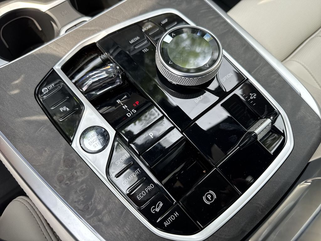 Thumbnail: 2027 BMW X7 - 20