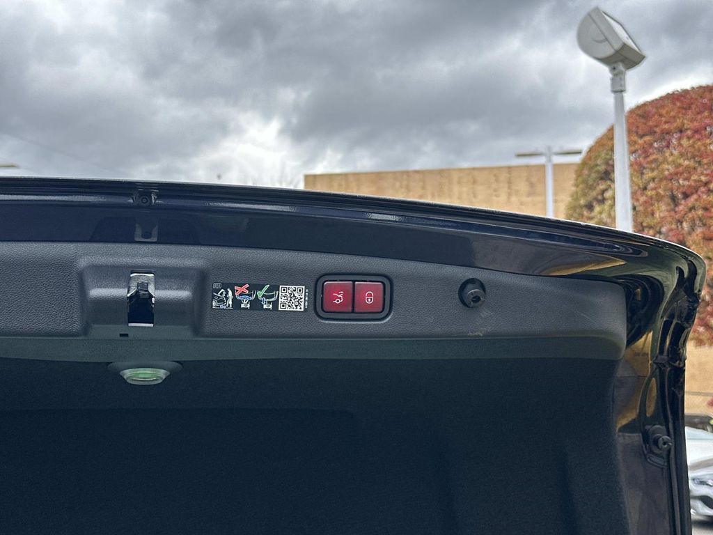 Thumbnail: 2025 Mercedes-Benz E-Class - 30