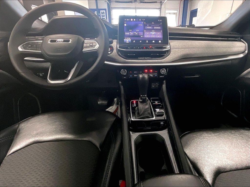 2023 Jeep Compass — photo 21