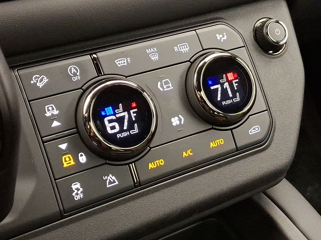 Thumbnail: 2025 Land Rover Defender - 17