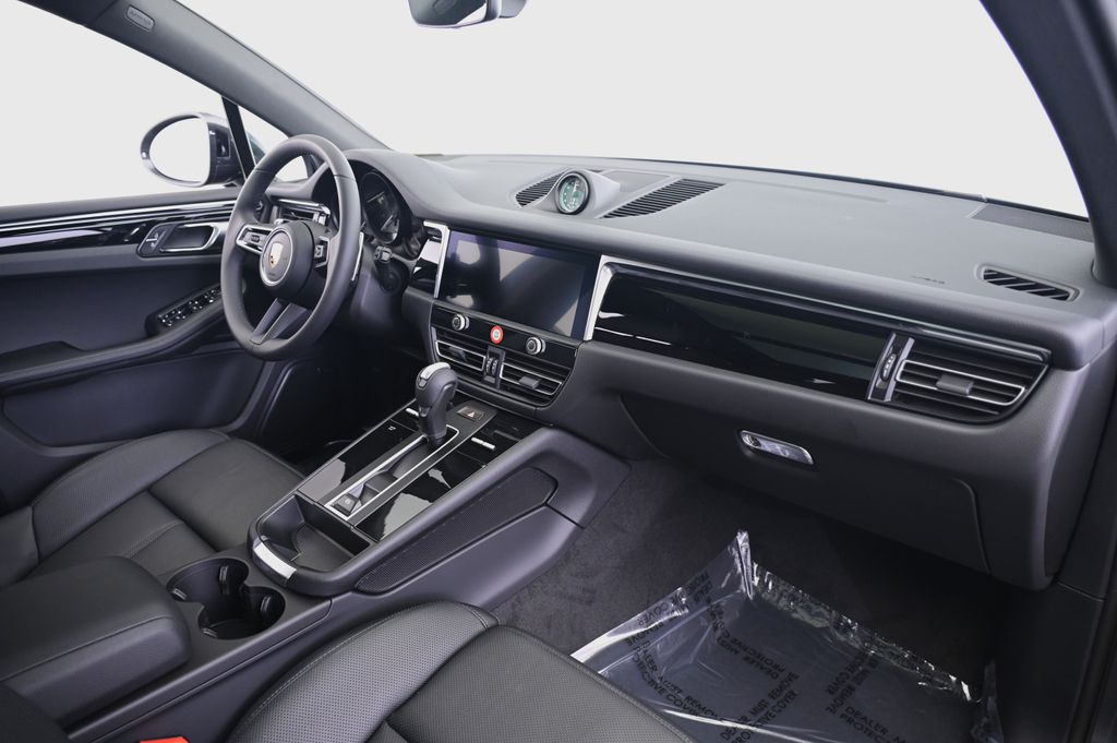 Thumbnail: 2025 Porsche Macan - 26