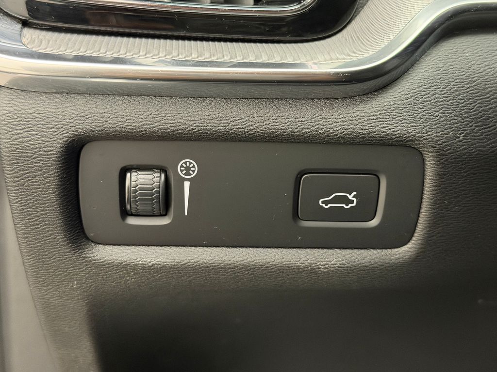 Thumbnail: 2021 Volvo S60 - 30