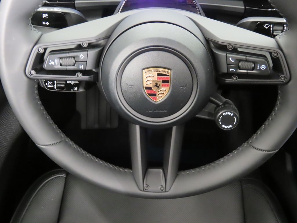 Thumbnail: 2026 Porsche Macan - 20