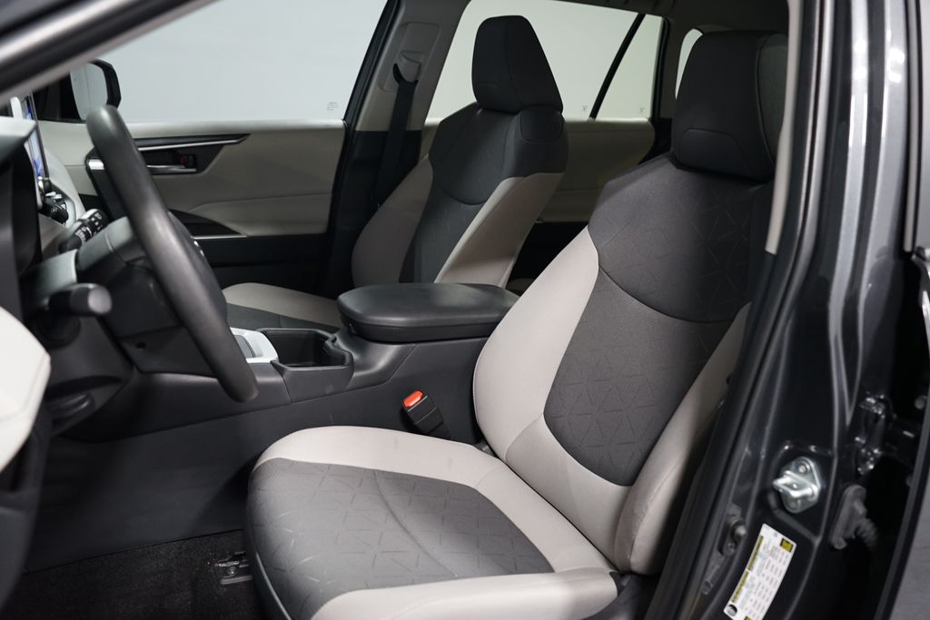 Thumbnail: 2024 Toyota RAV4 - 6