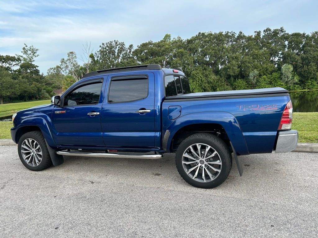Thumbnail: 2015 Toyota Tacoma - 3