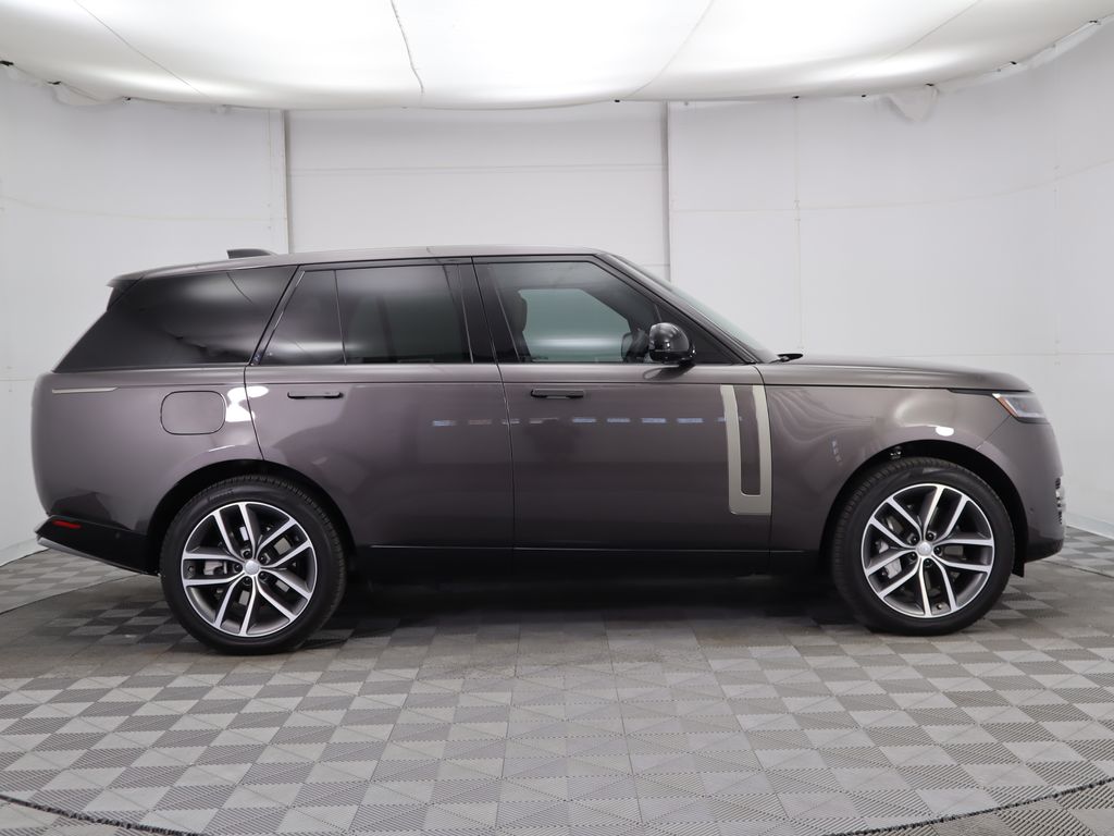 2025 Land Rover Range Rover SE 4