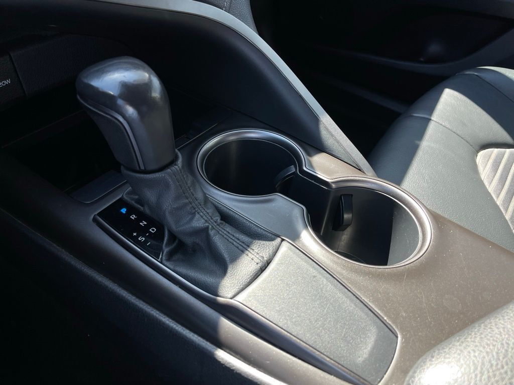 2021 Toyota Camry SE 19