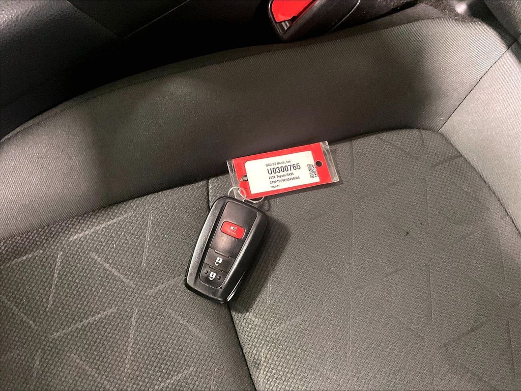 2024 Toyota RAV4 — photo 30