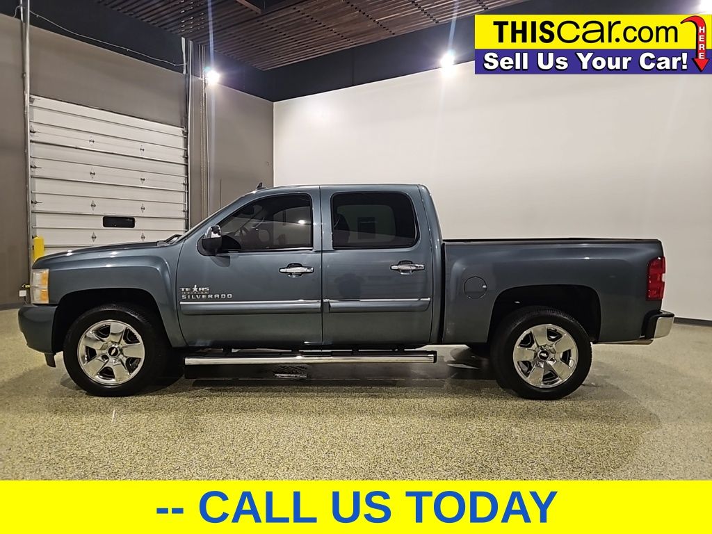 2011 Chevrolet Silverado 1500 LT photo 2