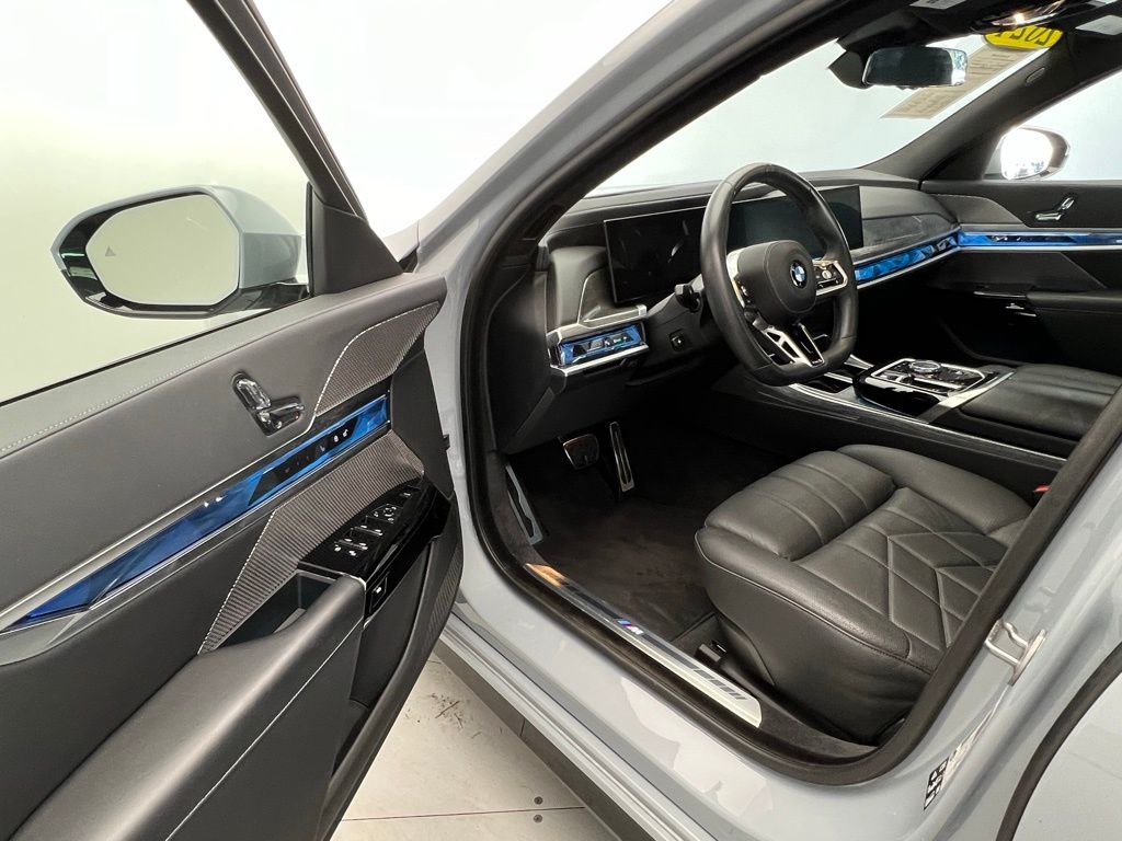 Thumbnail: 2024 BMW 7 Series - 29