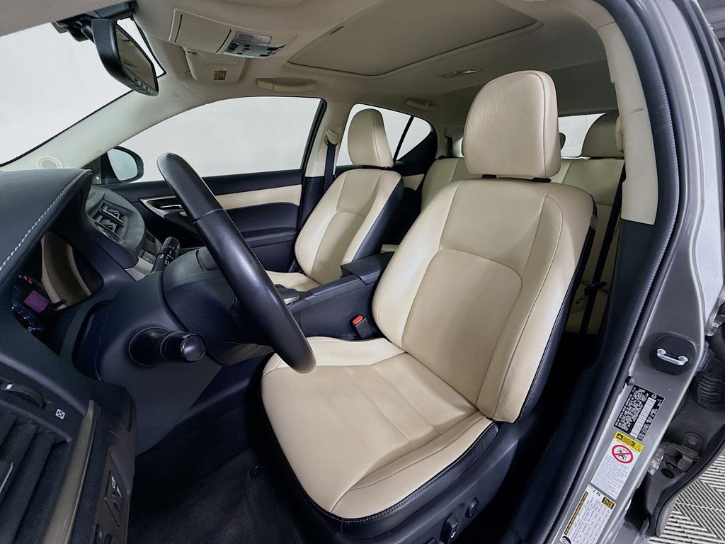 2017 Lexus CT 200h 21