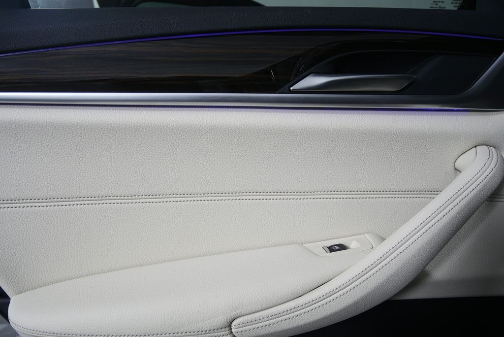 Thumbnail: 2023 BMW 5 Series - 13