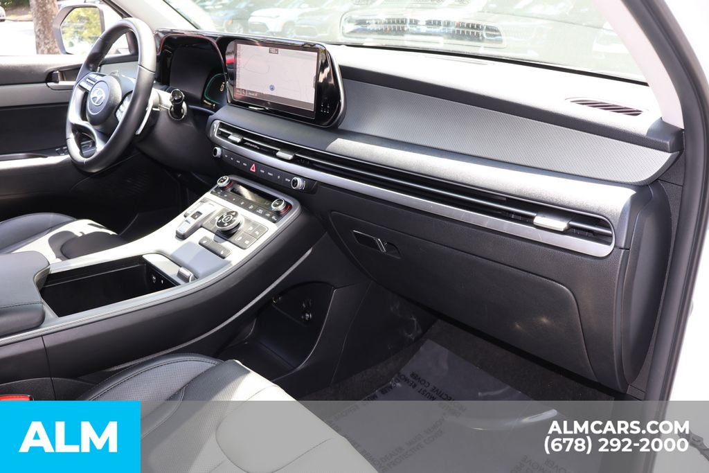 Used 2025 White Hyundai SEL image 30