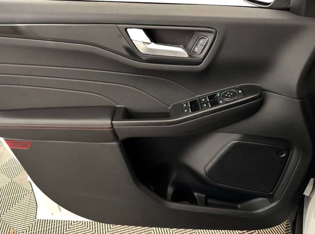 2025 Ford Escape ST-Line photo 14