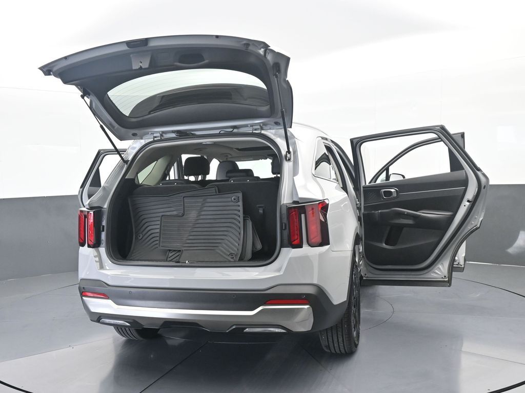 Used 2025 Wolf Gray Kia S image 79