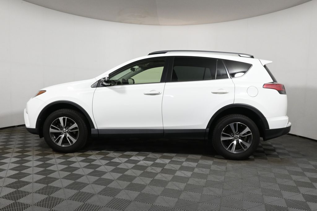 2017 Toyota RAV4 XLE 2