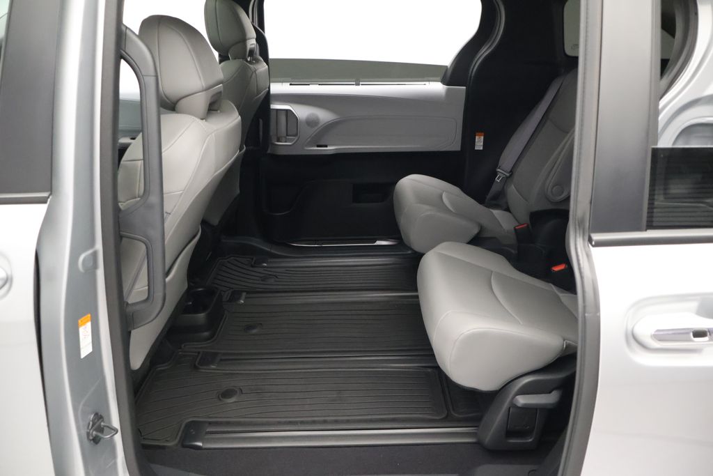 Thumbnail: 2025 Toyota Sienna - 19