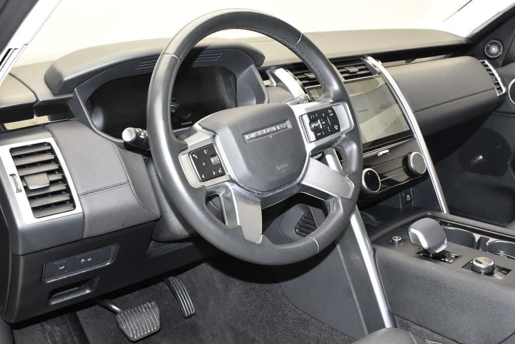 Thumbnail: 2024 Land Rover Discovery - 16