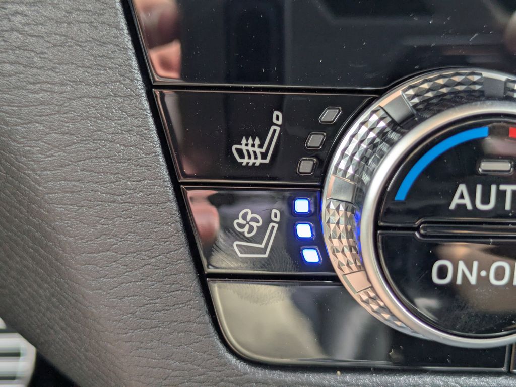 2025 Mitsubishi Outlander SEL - Photo 22