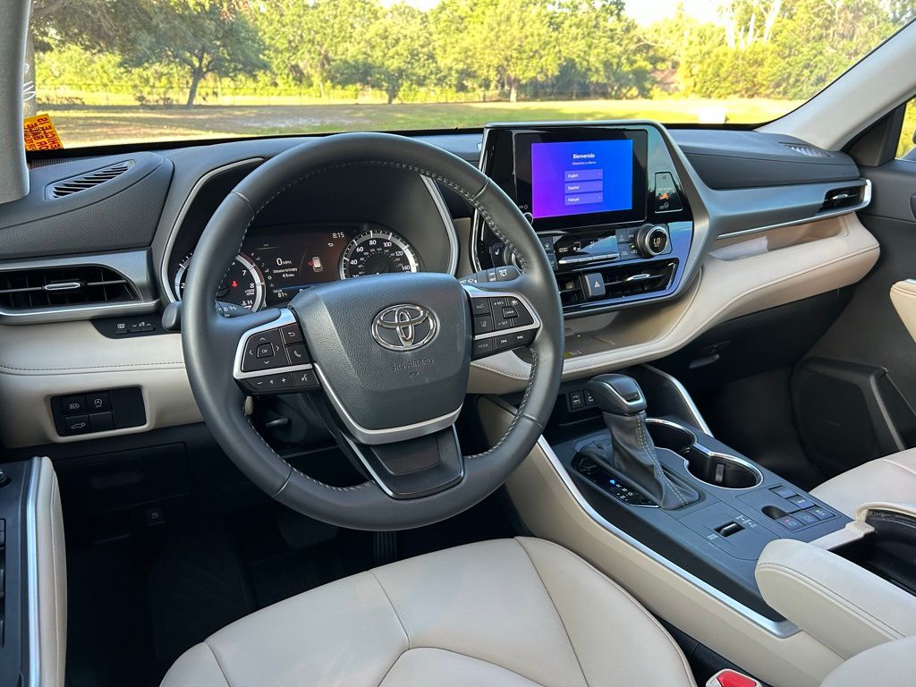 2024 Toyota Highlander XLE 12